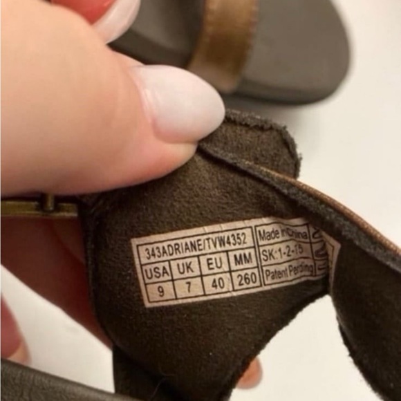 Vionic by Orthaheel Adriane Bronze T-Strap Sandals - Picture 7 of 7